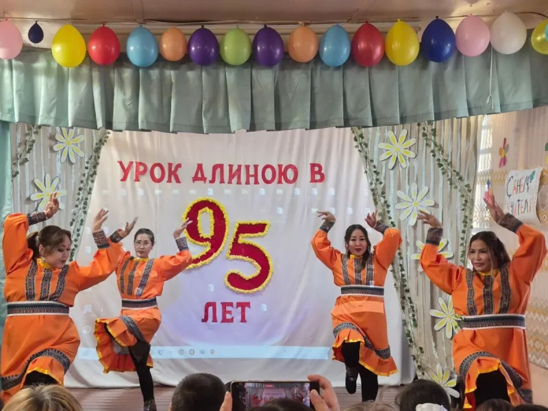 Волочанская школа отметила 95-летие